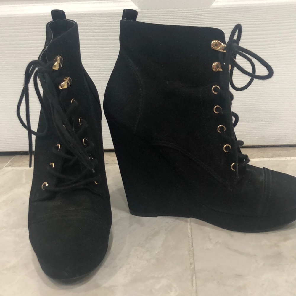 Forever21 material wedge booties